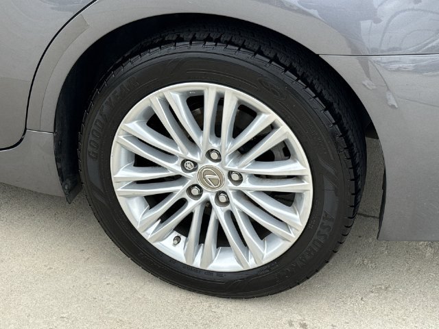 Used 2014 Lexus ES 350 w/ Luxury Package FWD image 12