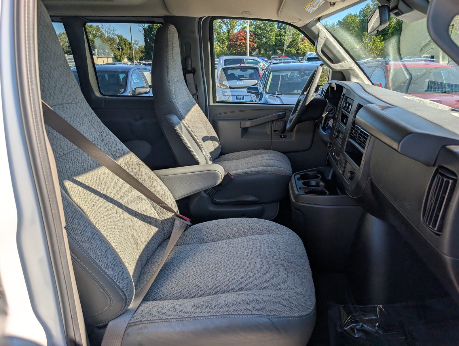 Used 2025 Chevrolet Express 3500 LT w/ LT Preferred Equipment Group RWD image 11