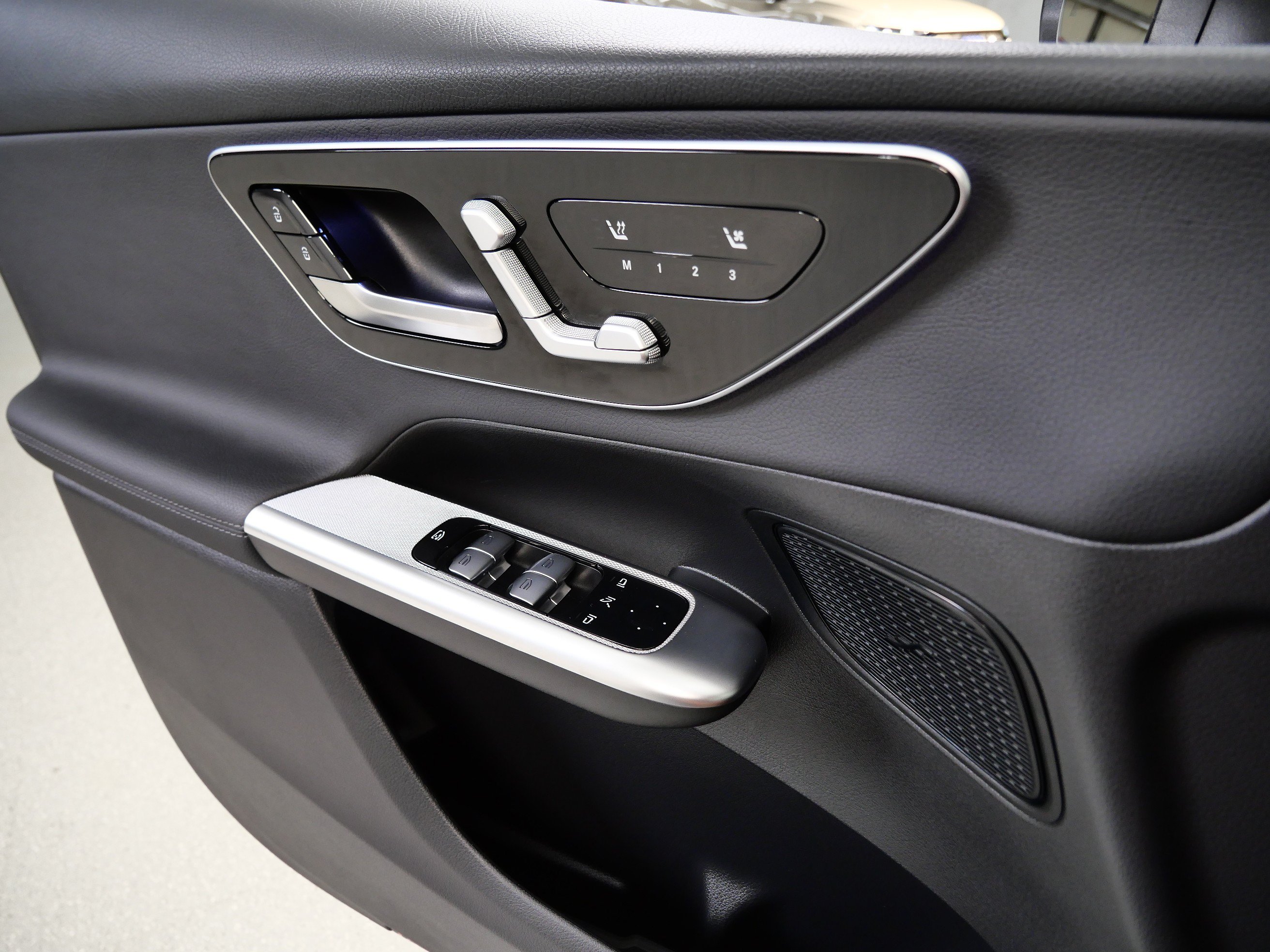 Certified 2026 Mercedes-Benz GLC 300 4MATIC image 31