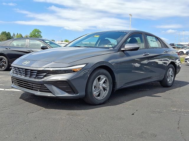 New 2026 Hyundai Elantra SE FWD image 2