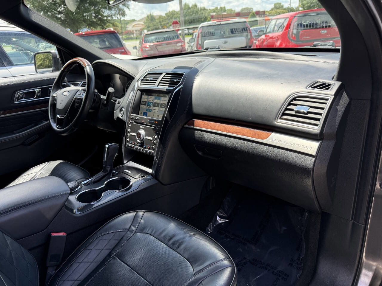 Used 2018 Ford Explorer Platinum image 13