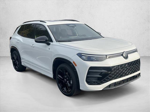 New 2026 Volkswagen Tiguan SE R-Line FWD image 3