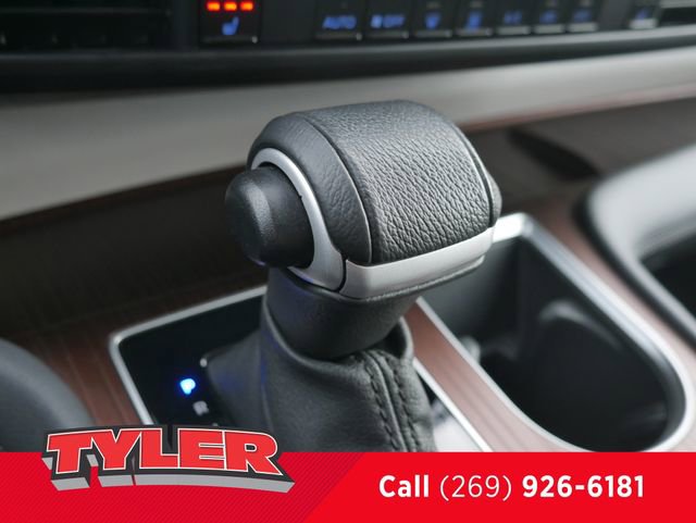 Used 2024 Toyota Sienna XLE FWD image 36