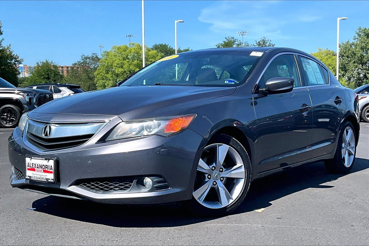 Used 2015 Acura ILX w/ Technology Package FWD image 1