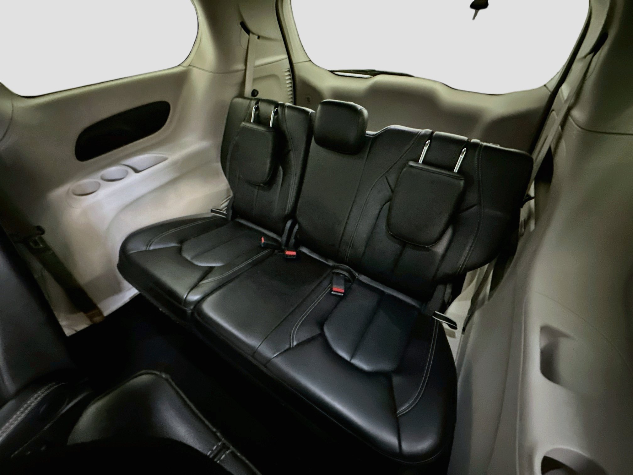 Used 2024 Chrysler Pacifica Touring-L FWD image 29