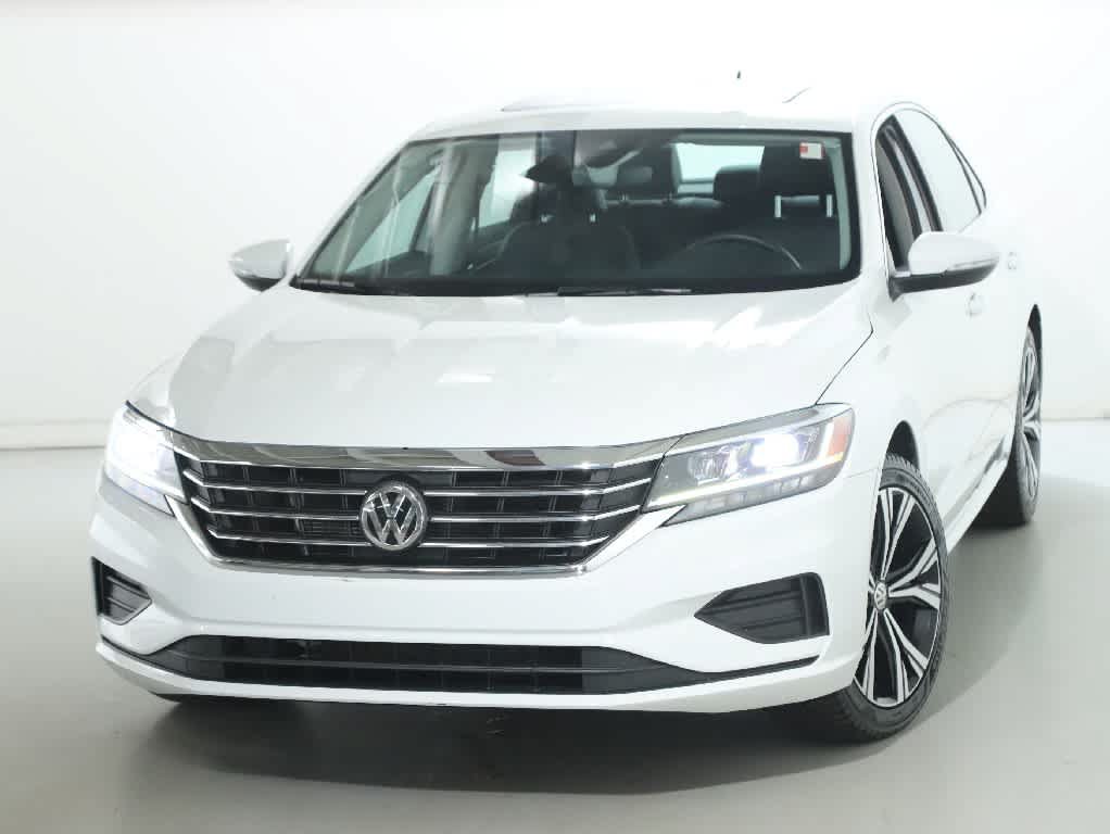 Certified 2022 Volkswagen Passat 2.0T SE FWD image 3