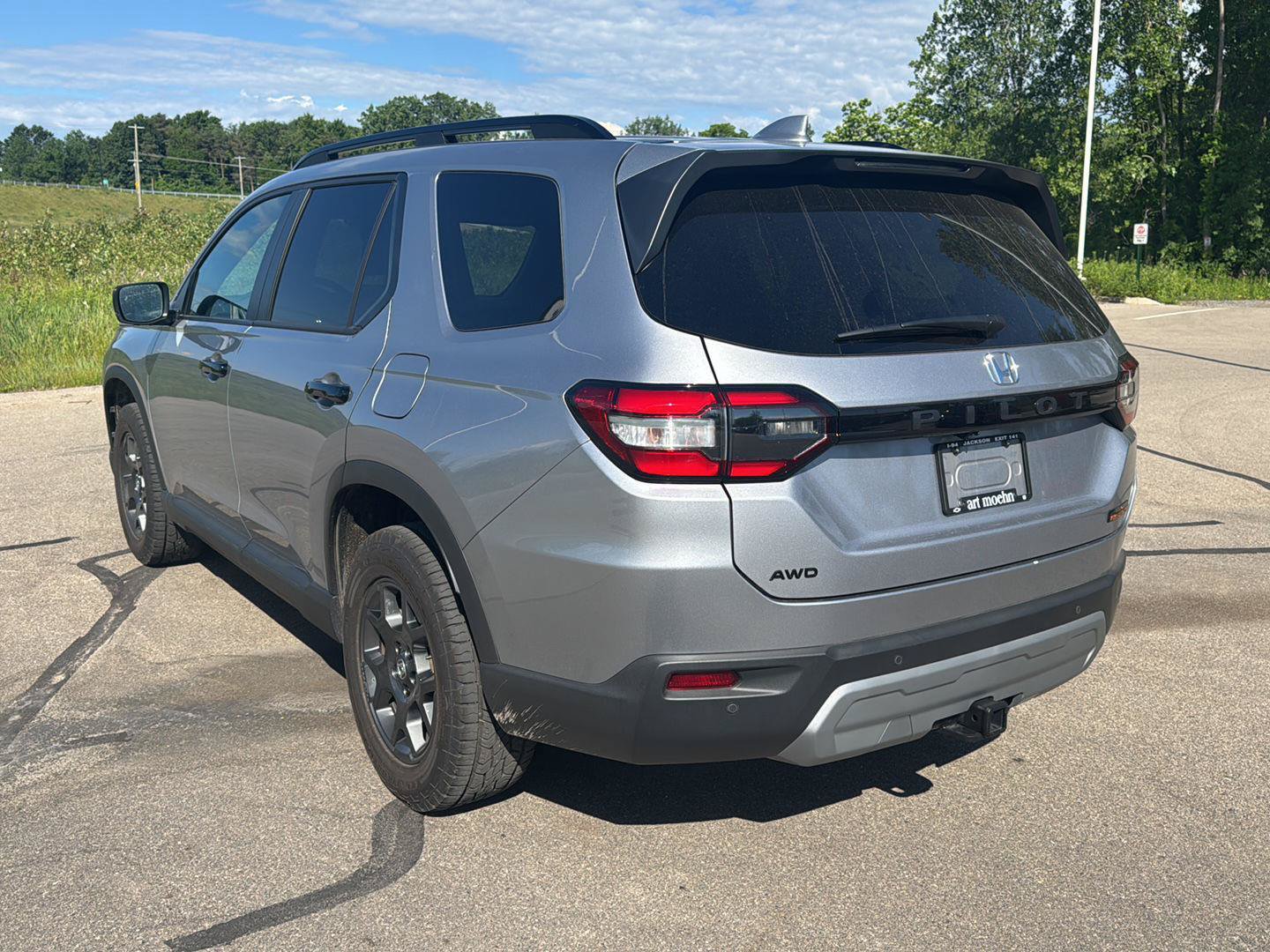 Used 2025 Honda Pilot TrailSport image 3