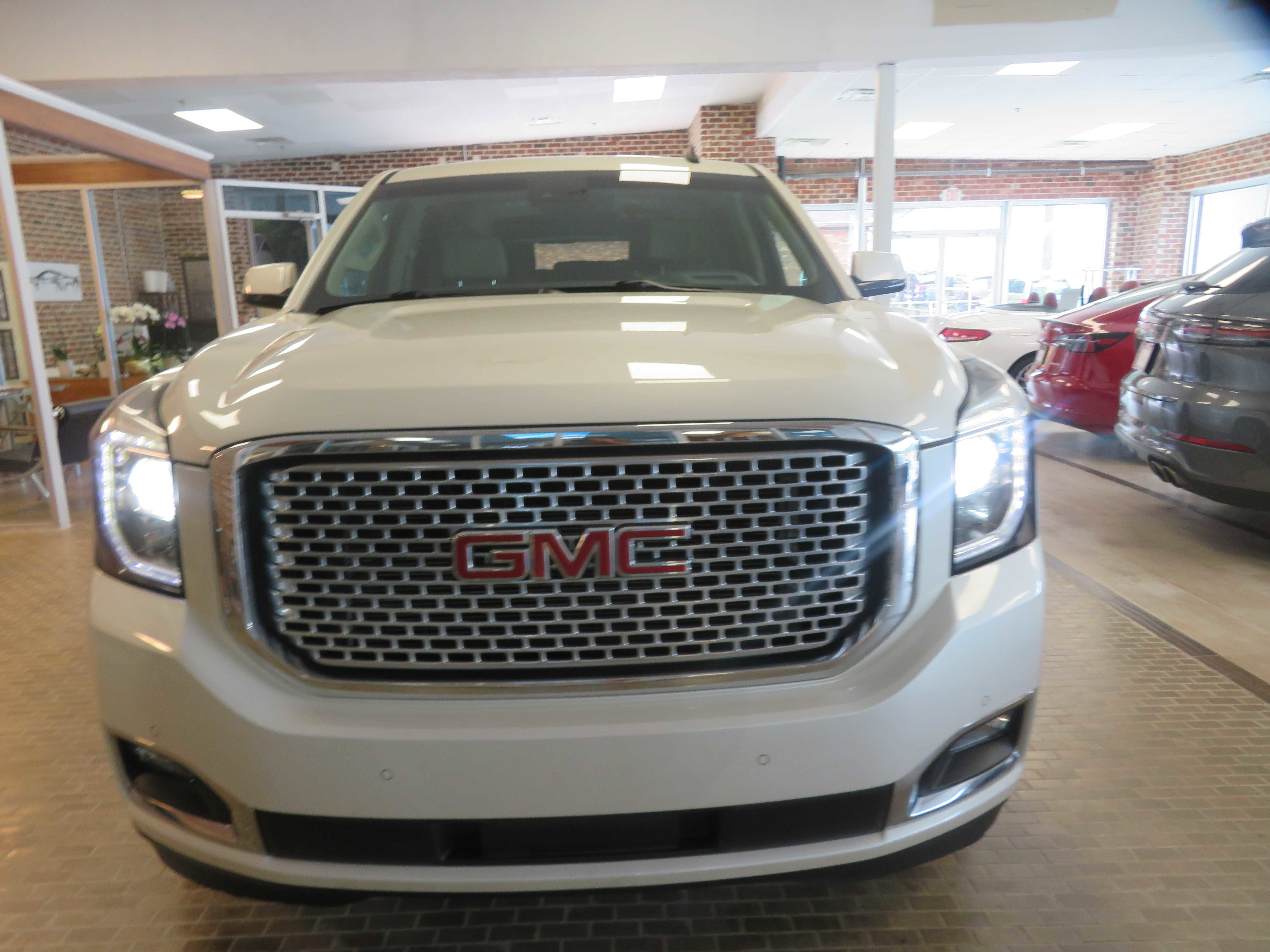 Used 2015 GMC Yukon XL Denali w/ Touring Package AWD/4WD image 62