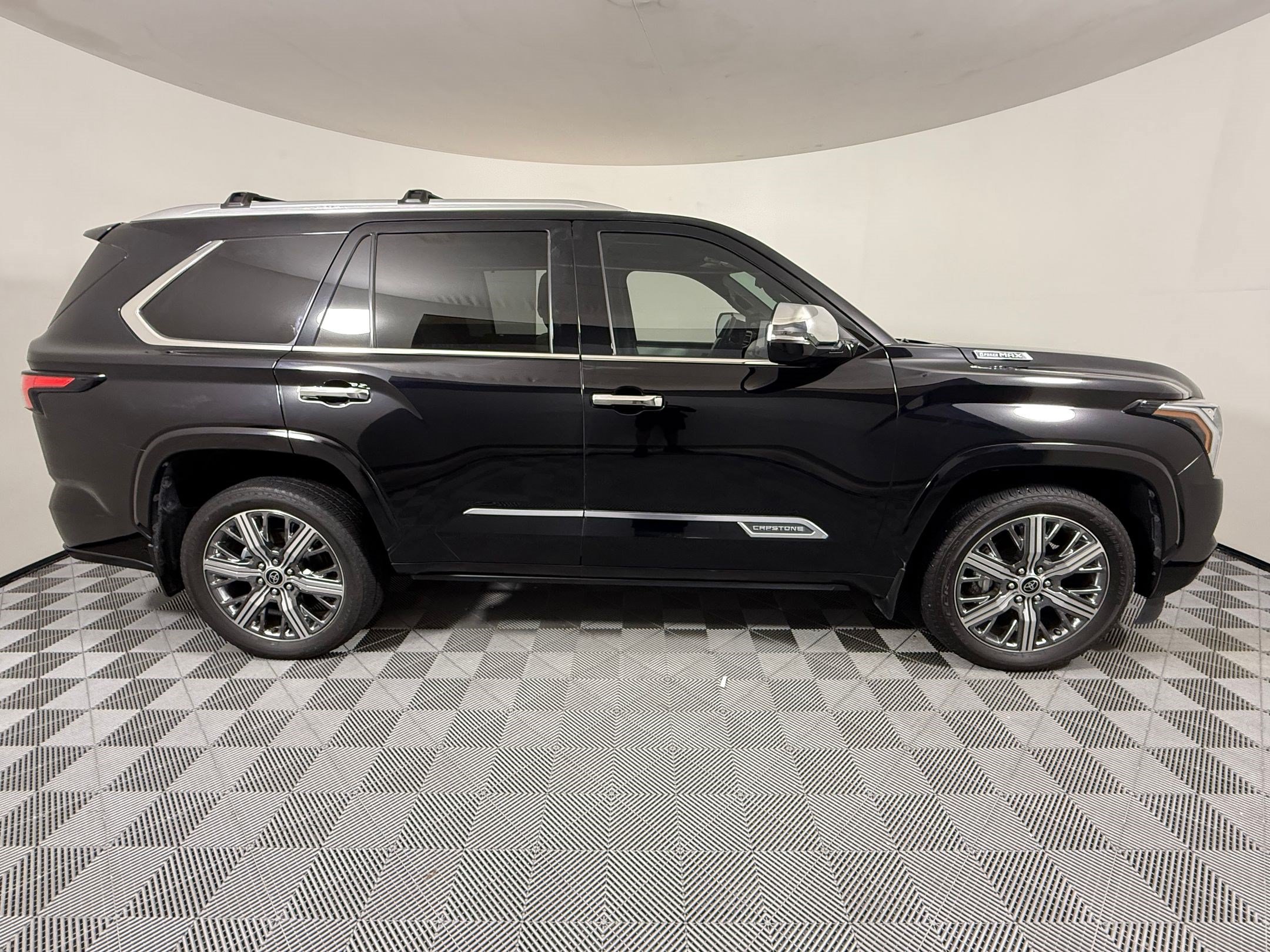 Used 2024 Toyota Sequoia Capstone AWD/4WD image 8
