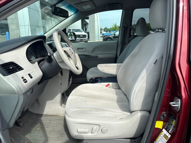 Used 2012 Toyota Sienna LE FWD image 10