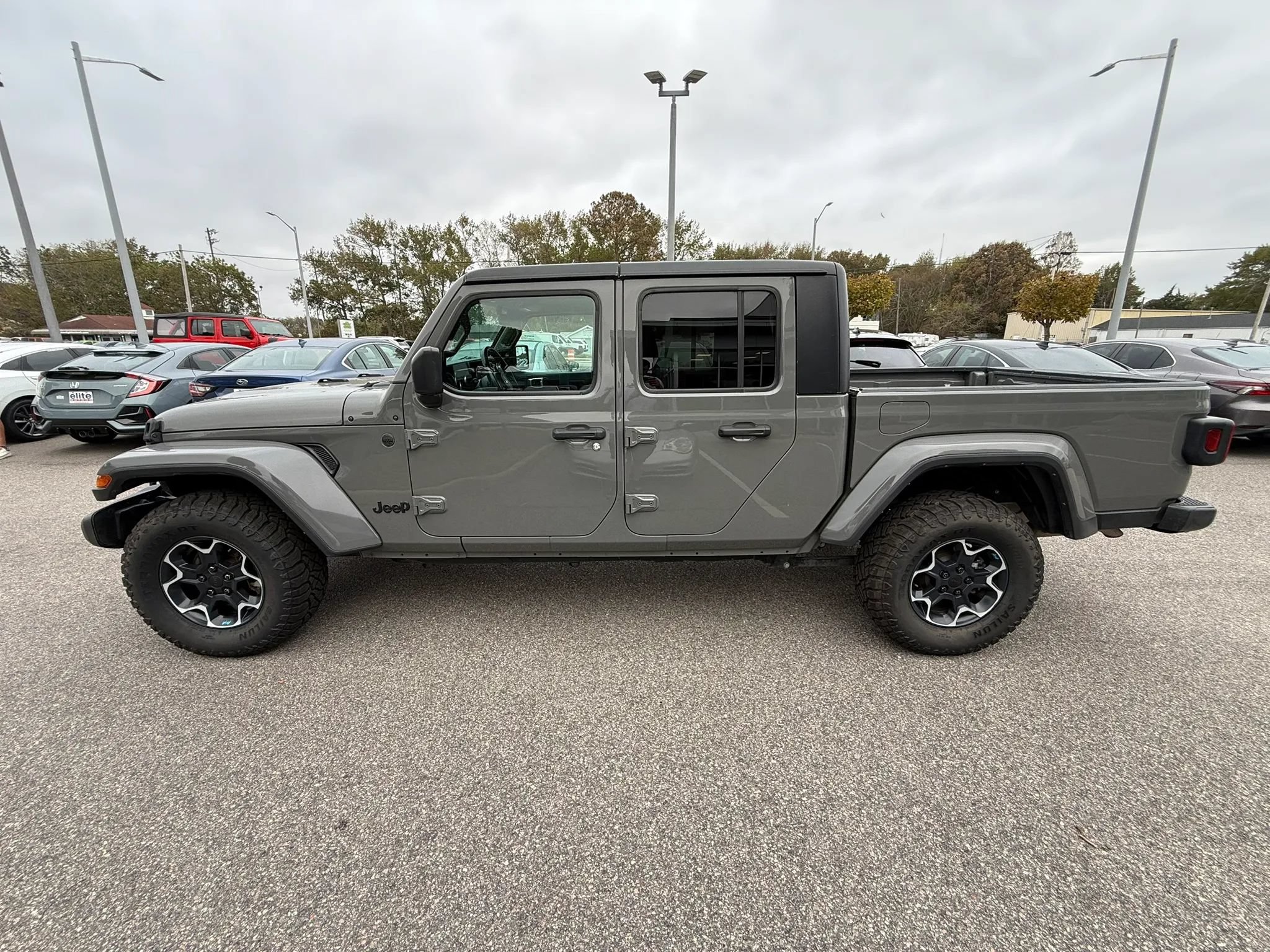 Used 2023 Jeep Gladiator Sport AWD/4WD image 4