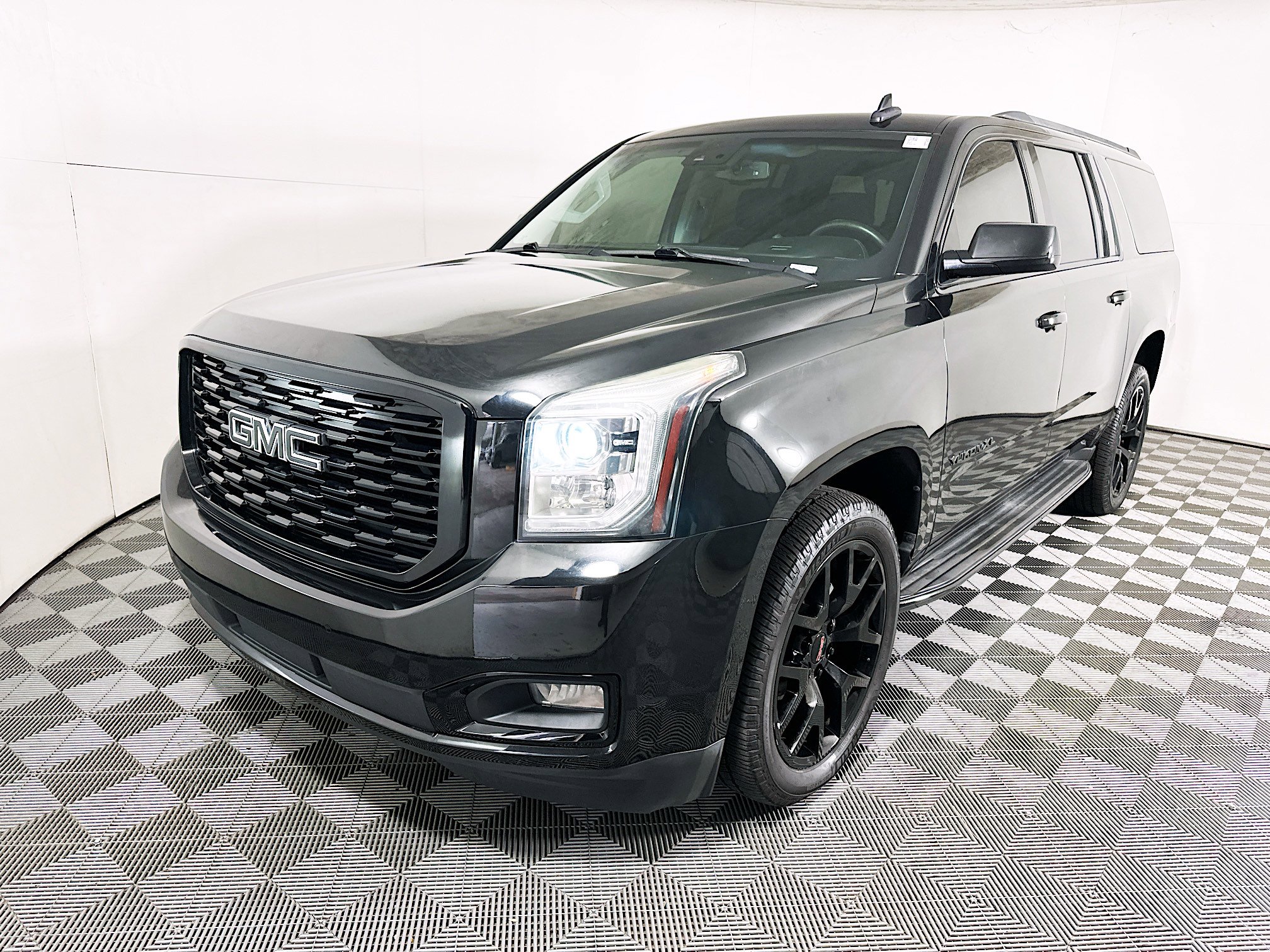 Used 2015 GMC Yukon XL SLE w/ Convenience Package AWD/4WD image 7