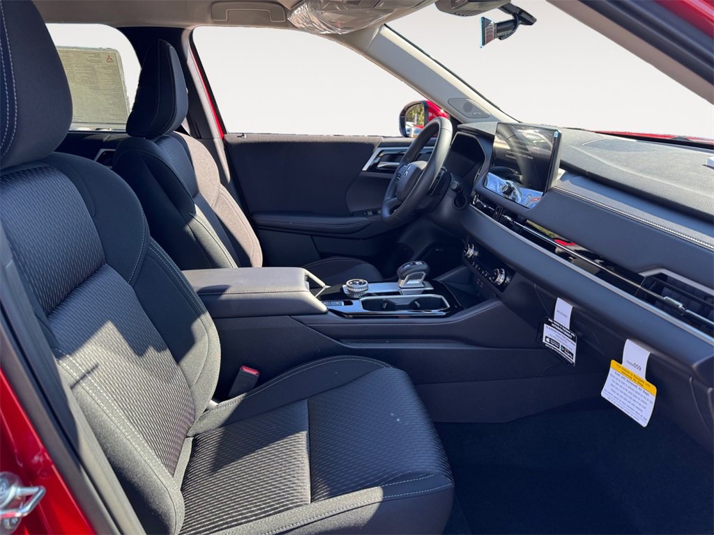 New 2025 Mitsubishi Outlander ES image 15