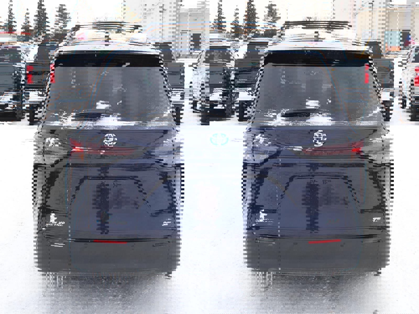 Used 2025 Toyota Sienna XLE w/ XLE Plus Package image 6