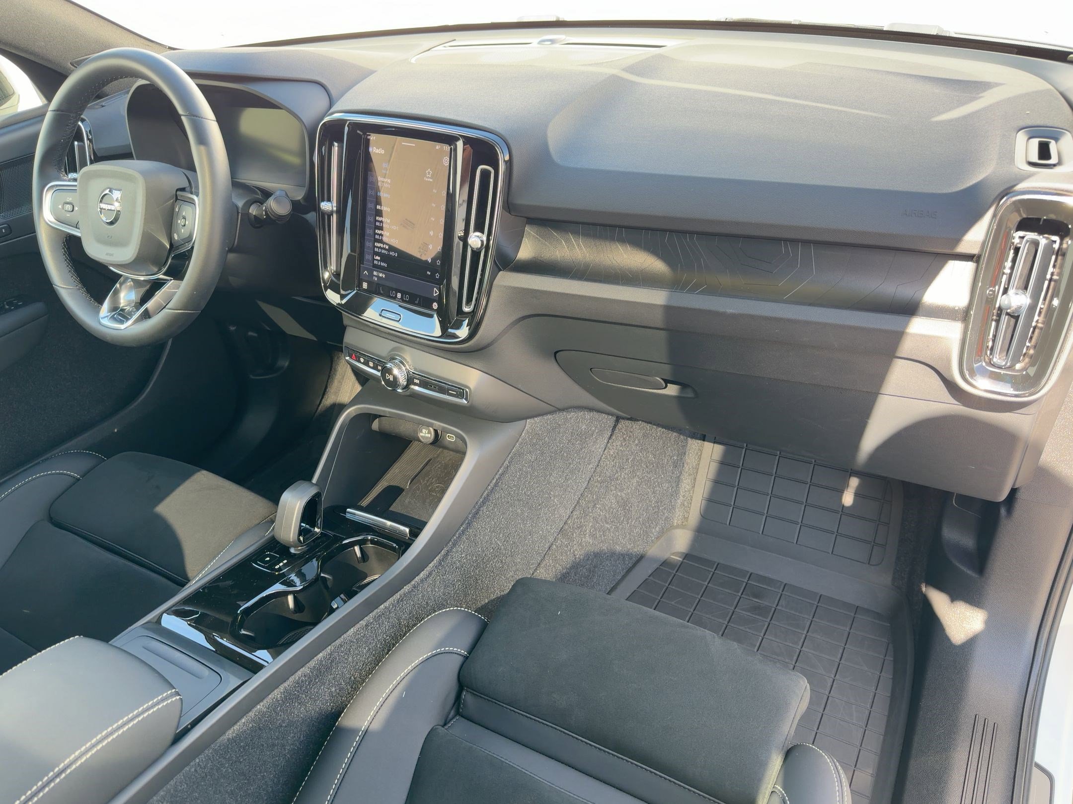 Used 2023 Volvo C40 P8 Recharge Plus image 30