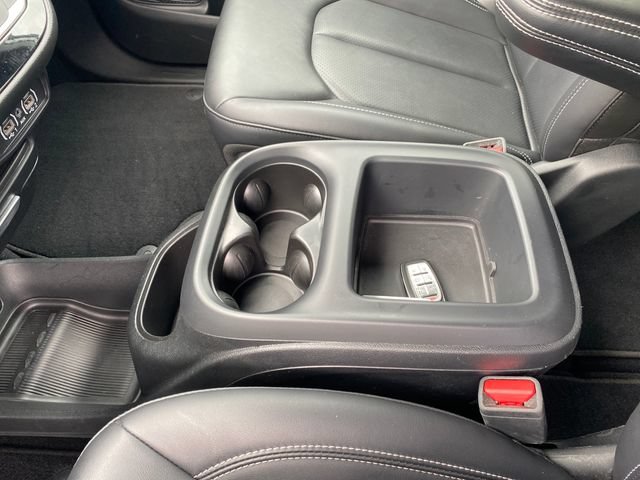 Used 2025 Chrysler Pacifica Select FWD image 14