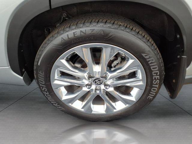 Certified 2024 Toyota Highlander Limited AWD/4WD image 28