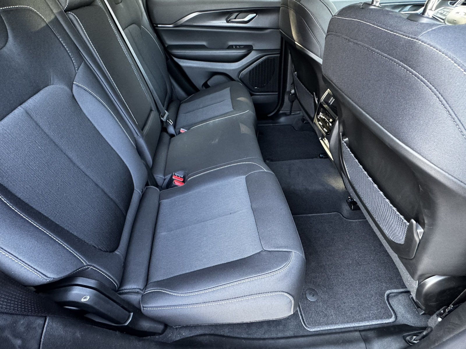 Used 2025 Jeep Grand Cherokee Laredo RWD image 17