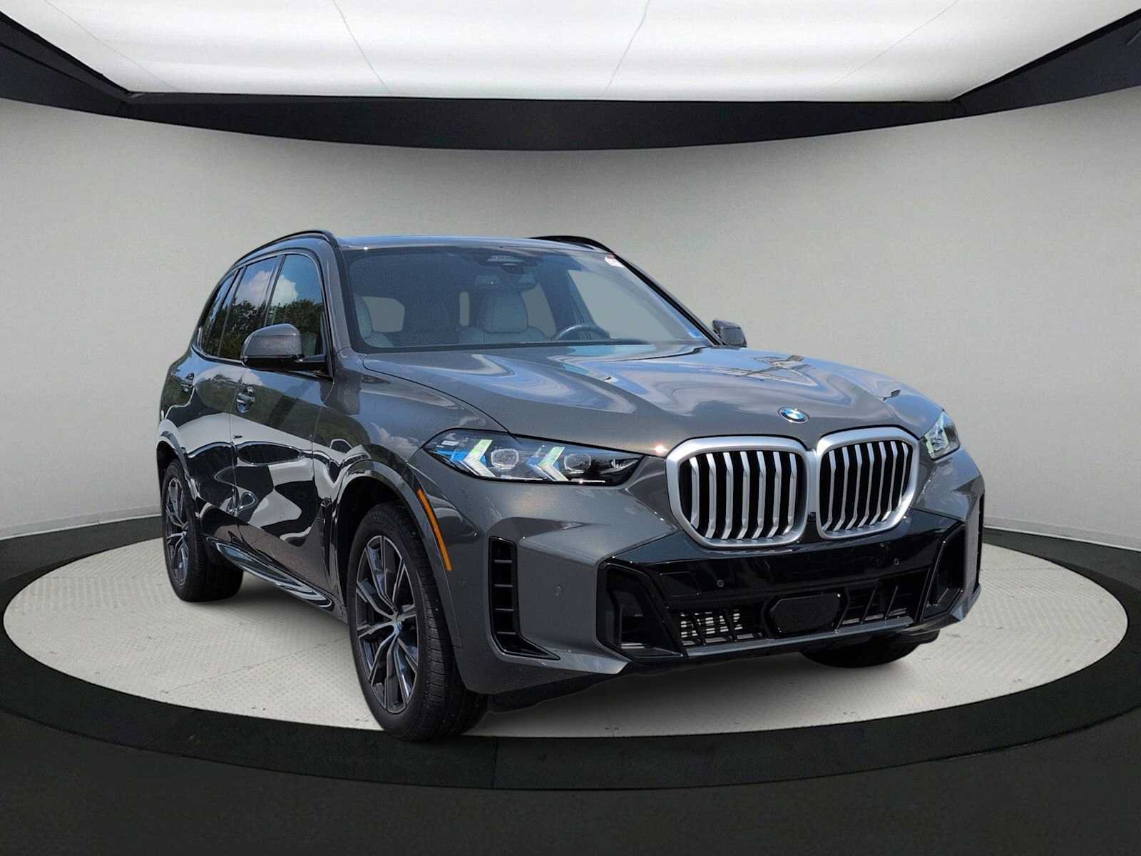 Used 2026 BMW X5 xDrive40i w/ M Sport Package AWD/4WD image 2
