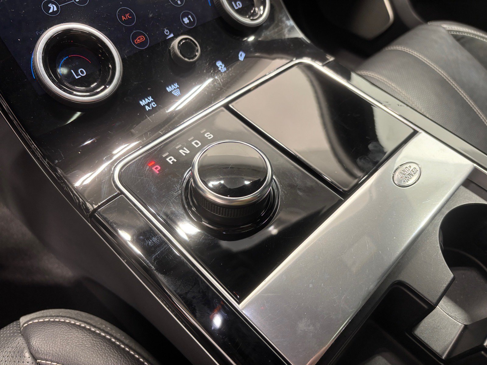 Used 2019 Land Rover Range Rover Velar R-Dynamic SE AWD/4WD image 15