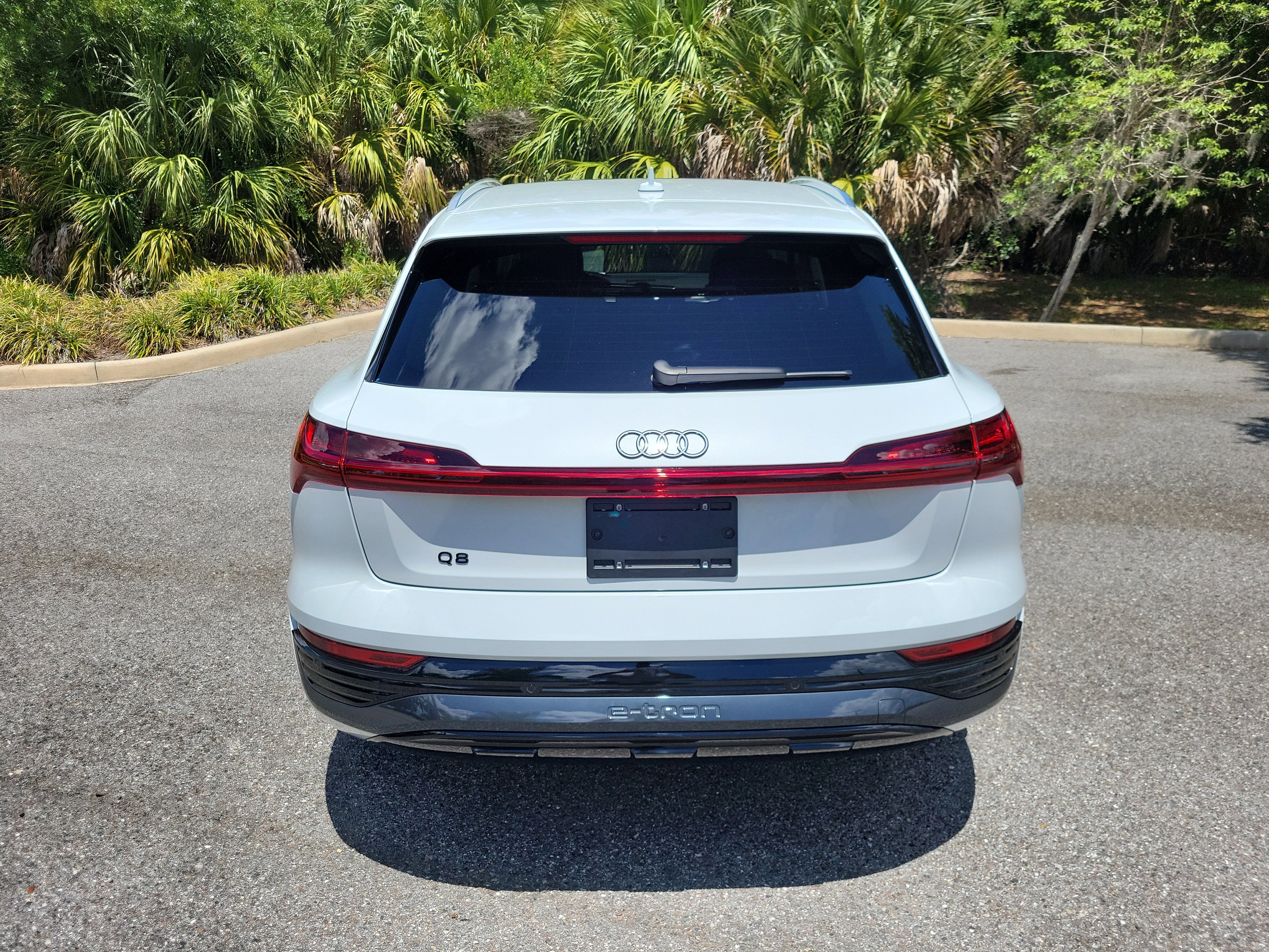 Used 2024 Audi Q8 e-tron Premium Plus w/ Premium Plus Package AWD/4WD image 5