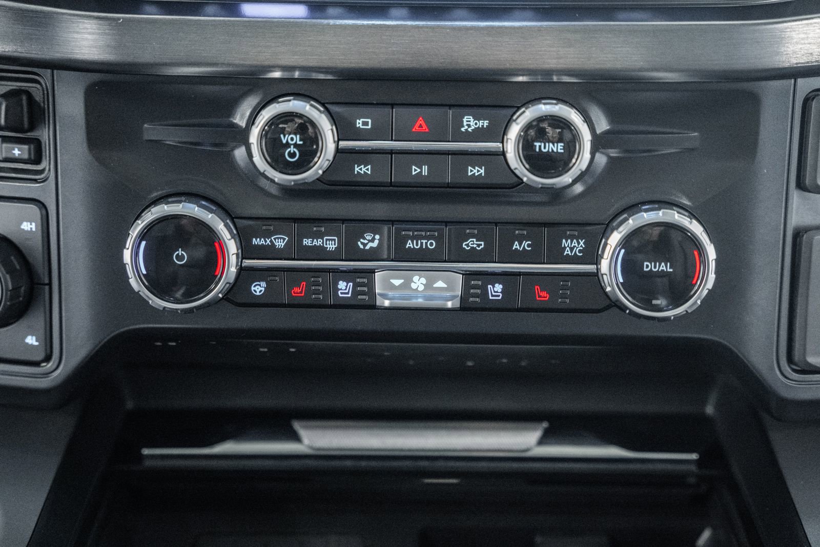 Used 2025 Ford F250 Lariat w/ Black Appearance Package image 29