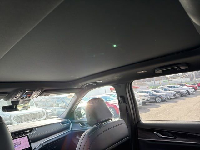 New 2025 Jeep Grand Cherokee Limited image 9