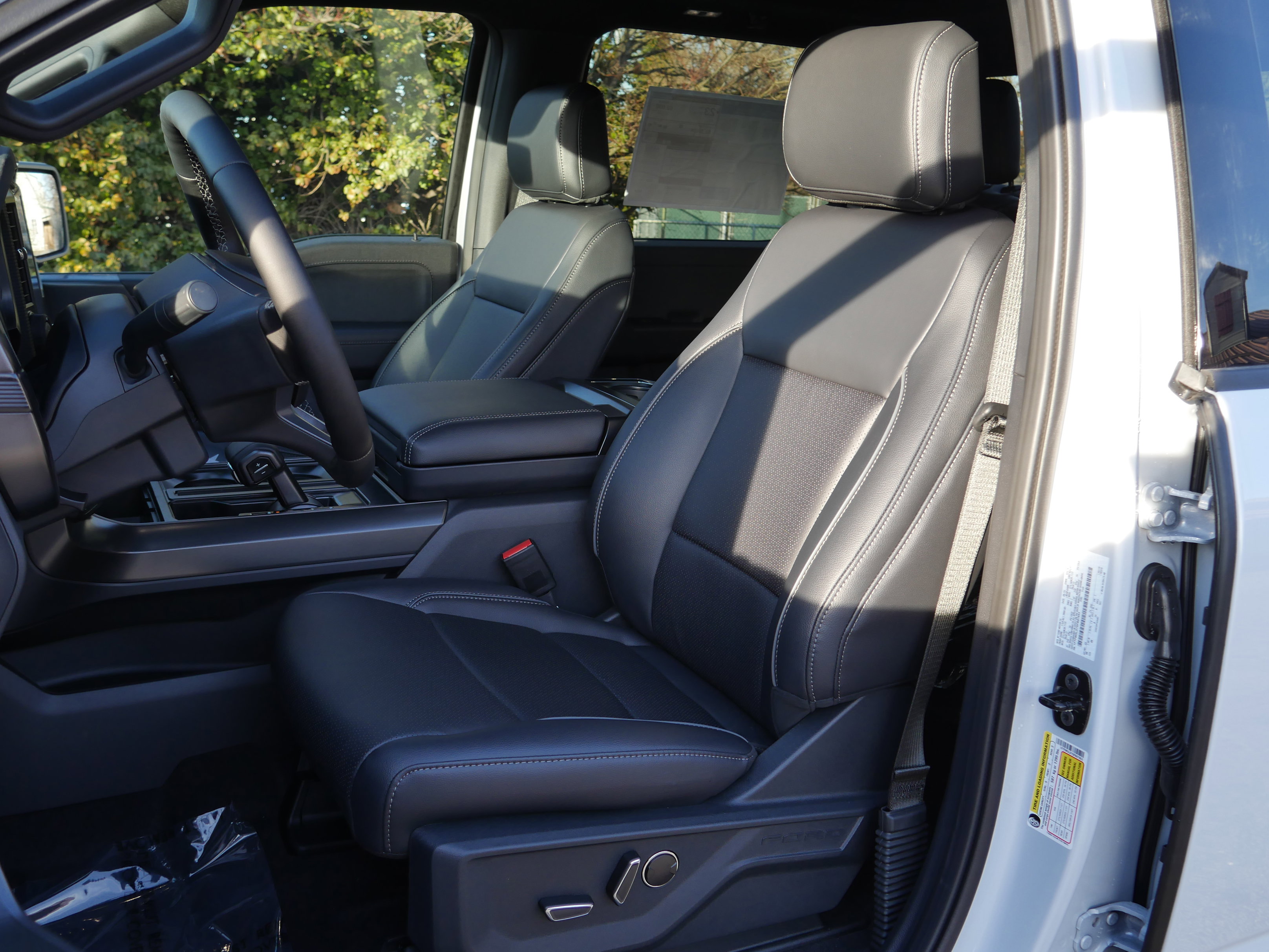 New 2025 Ford F150 Lariat w/ Equipment Group 502A High image 38