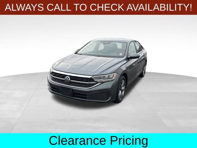 Used 2024 Volkswagen Jetta SE image 3