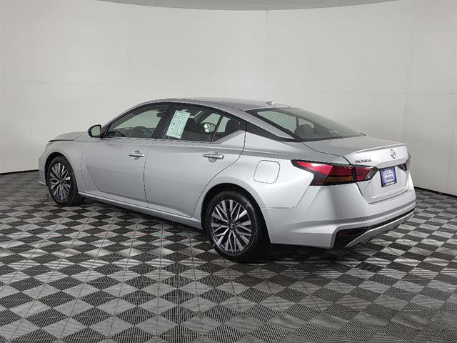 Used 2024 Nissan Altima 2.5 SV FWD image 7