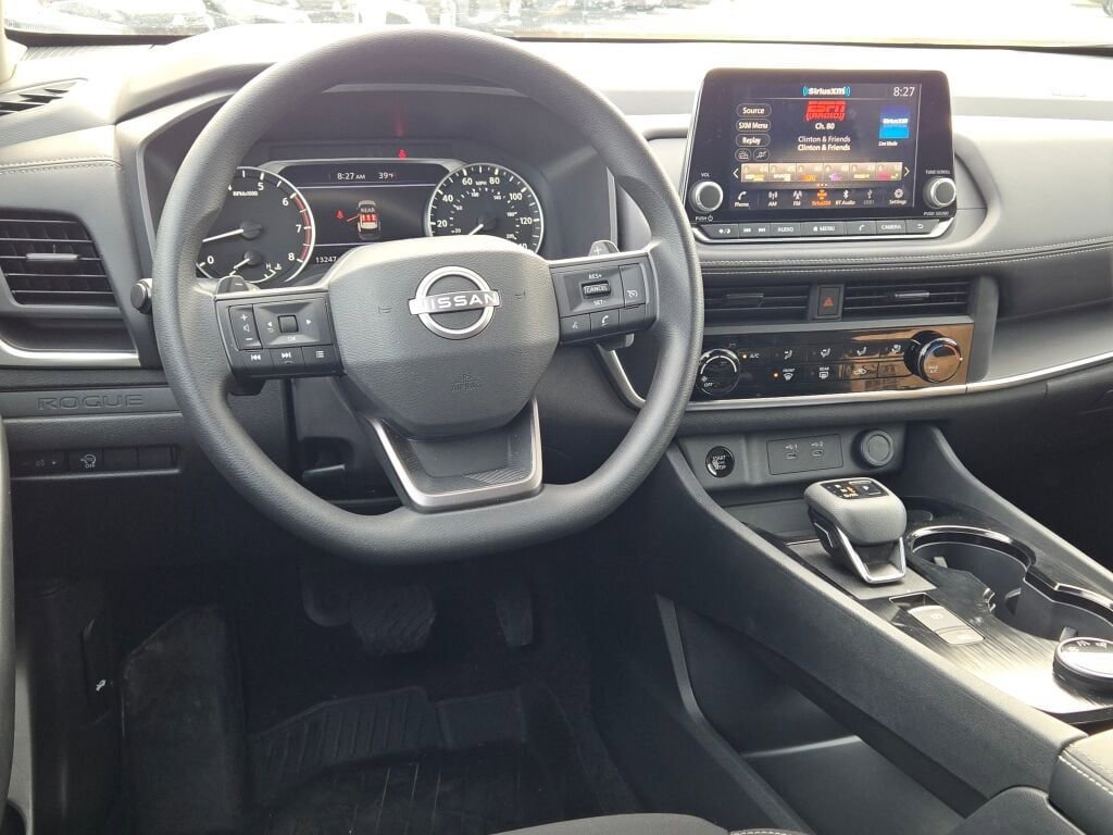 Used 2025 Nissan Rogue S image 18