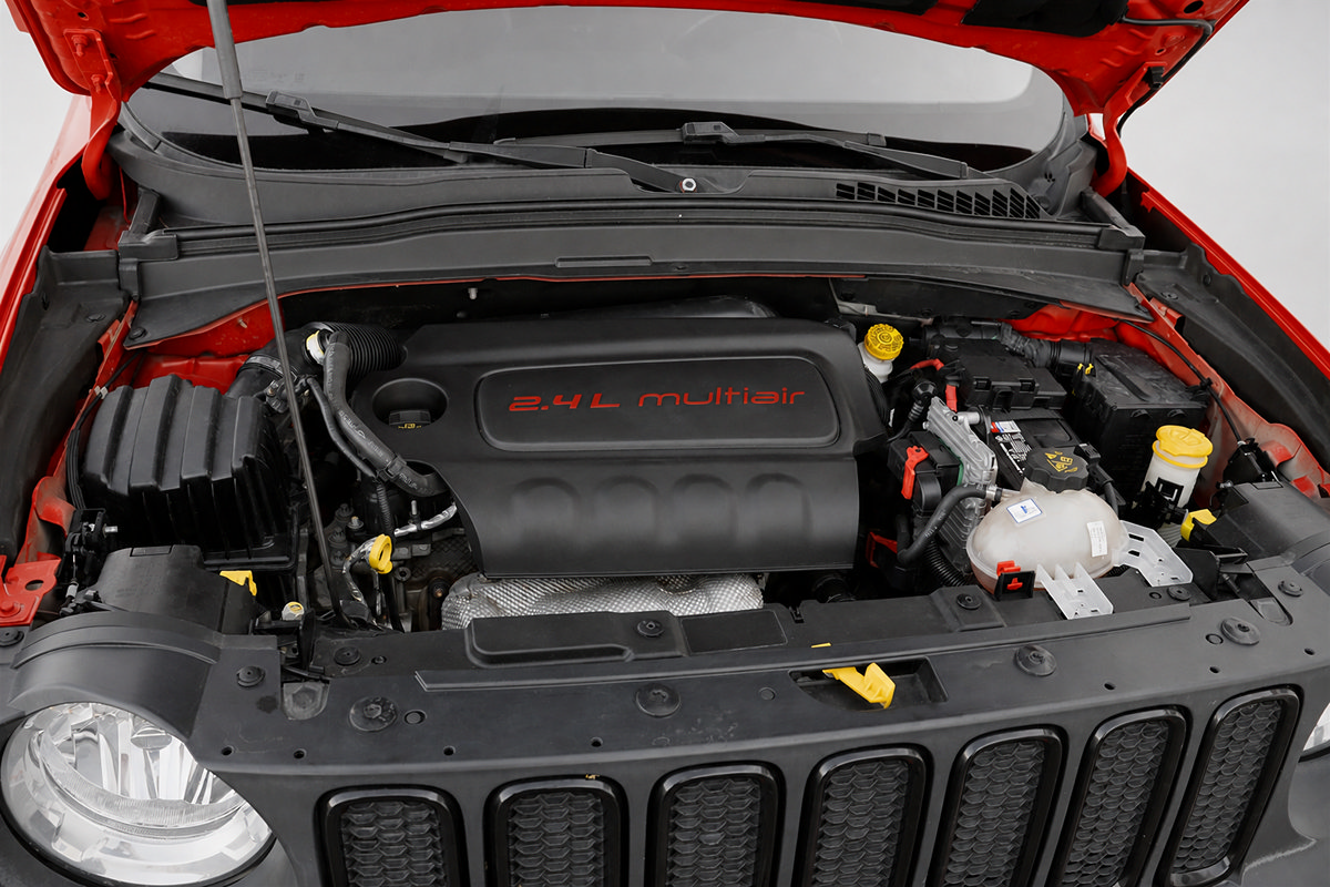 Used 2017 Jeep Renegade Altitude FWD image 40