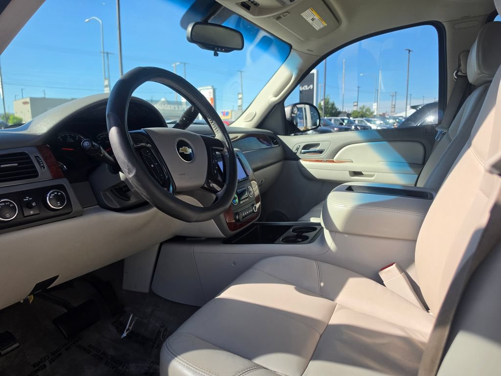 Used 2009 Chevrolet Suburban LT AWD/4WD image 9