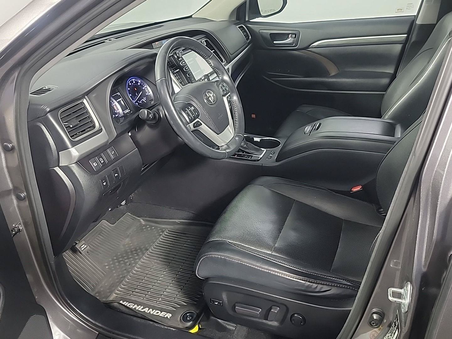 Used 2018 Toyota Highlander Limited AWD/4WD image 19