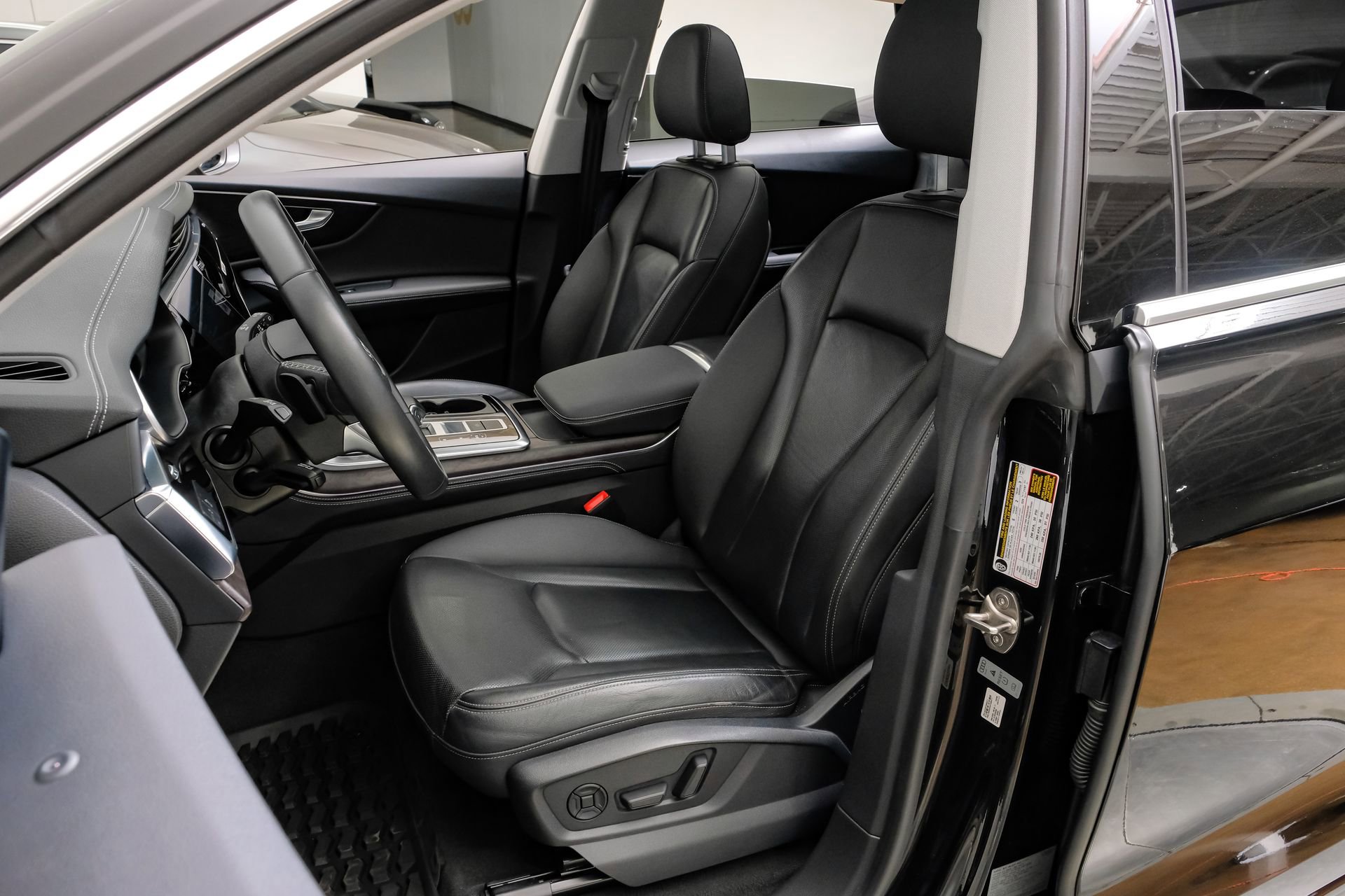 Used 2023 Audi Q8 Premium Plus w/ Premium Plus Package image 34