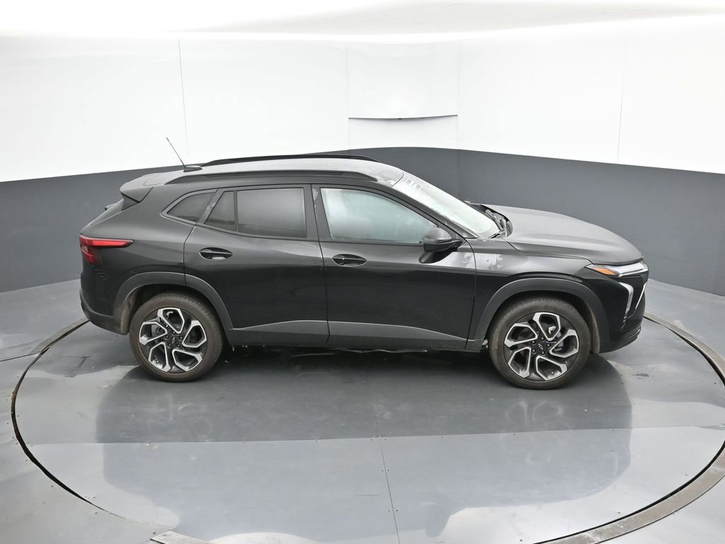 Certified 2026 Chevrolet Trax RS w/ Driver Confidence Package image 48