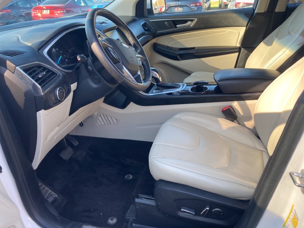 Used 2018 Ford Edge Titanium w/ Equipment Group 301A AWD/4WD image 12