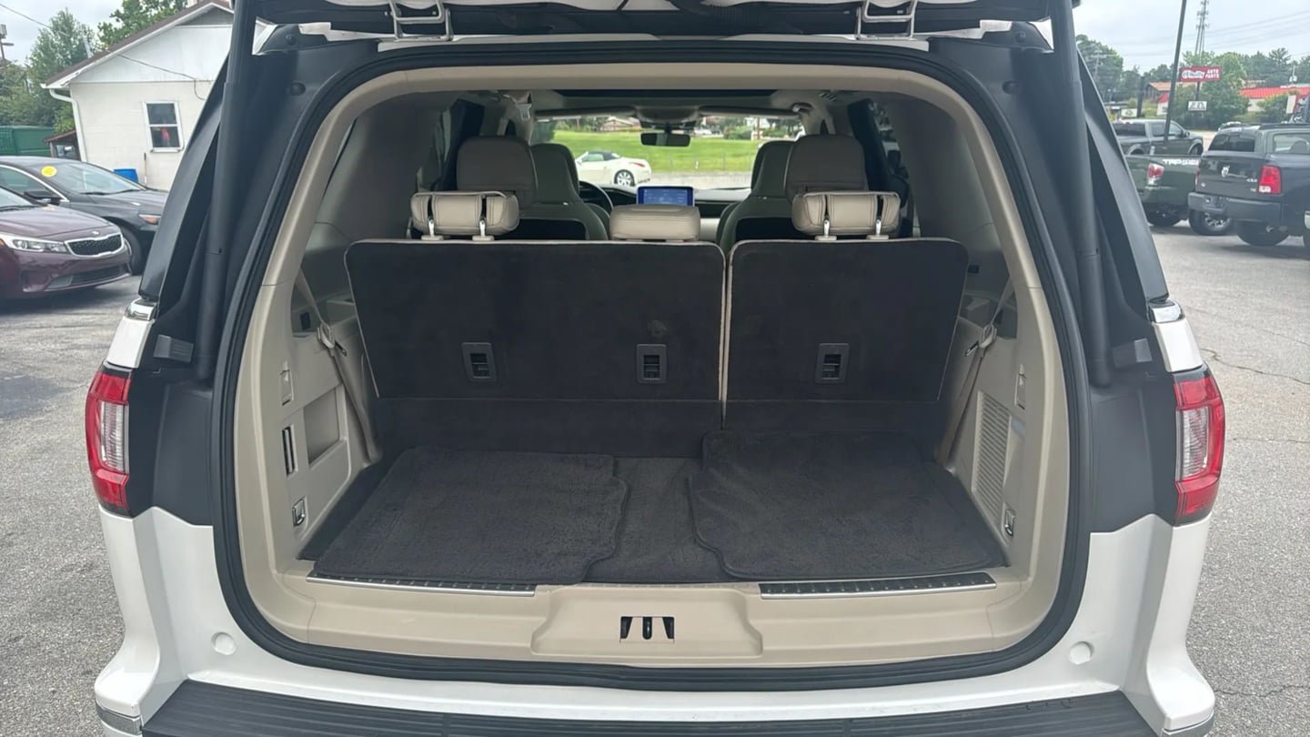 Used 2019 Lincoln Navigator Reserve AWD/4WD image 39