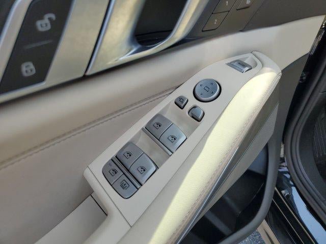 Used 2025 BMW X7 xDrive40i w/ M Sport Package AWD/4WD image 22