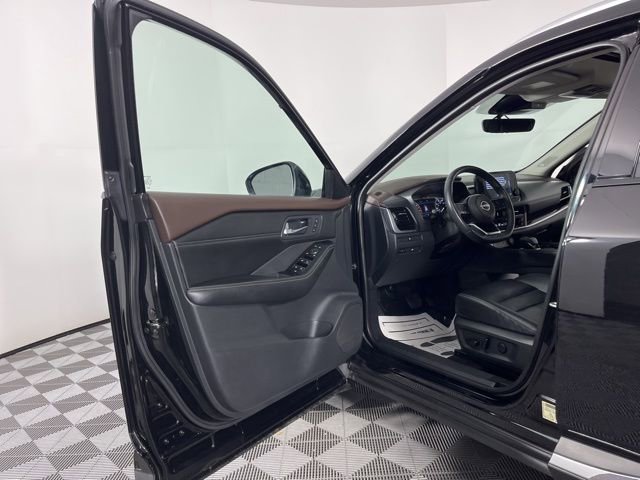 Used 2023 Nissan Rogue SL w/ SL Premium Package image 15