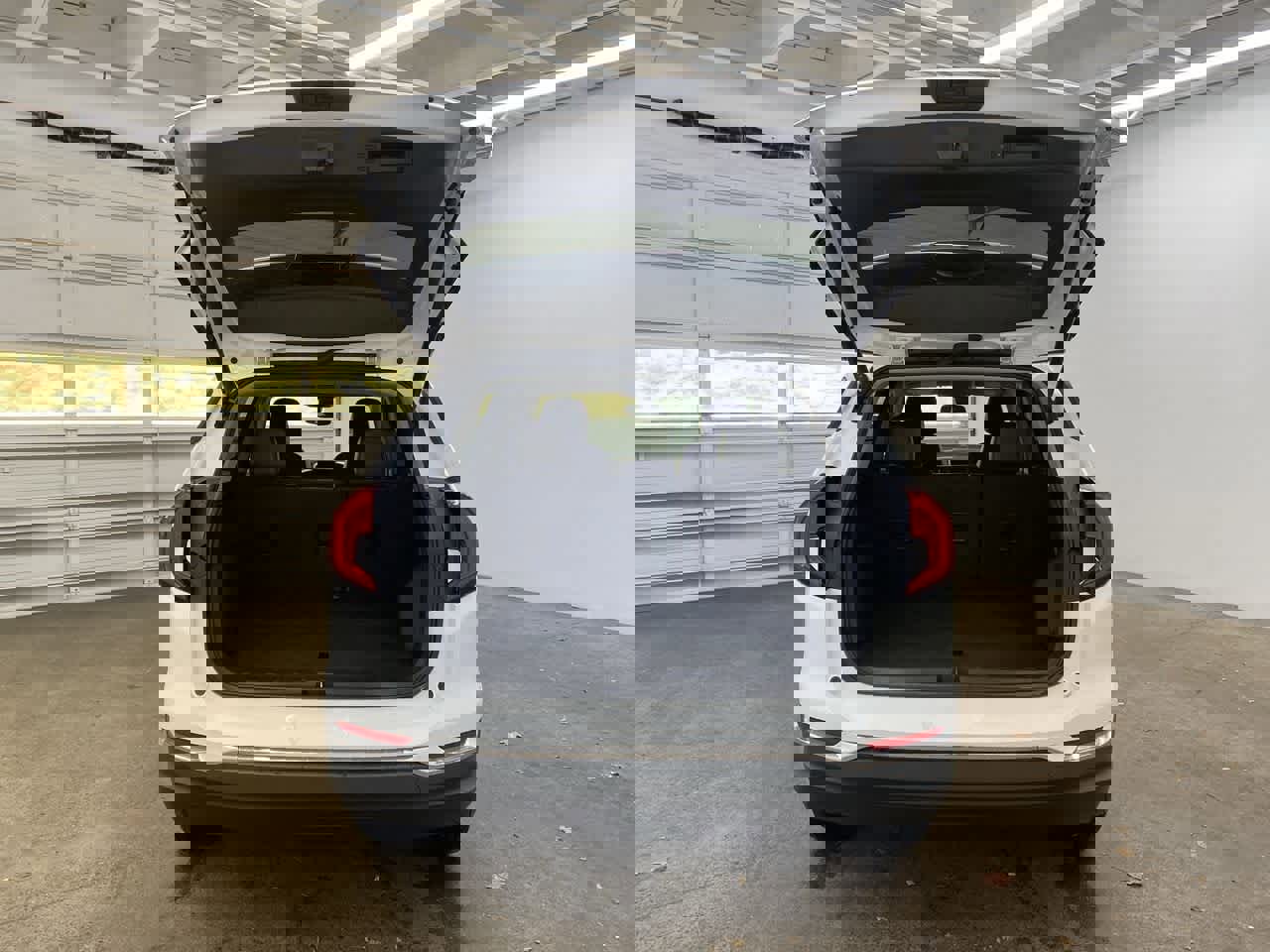 Used 2023 GMC Terrain SLT image 29