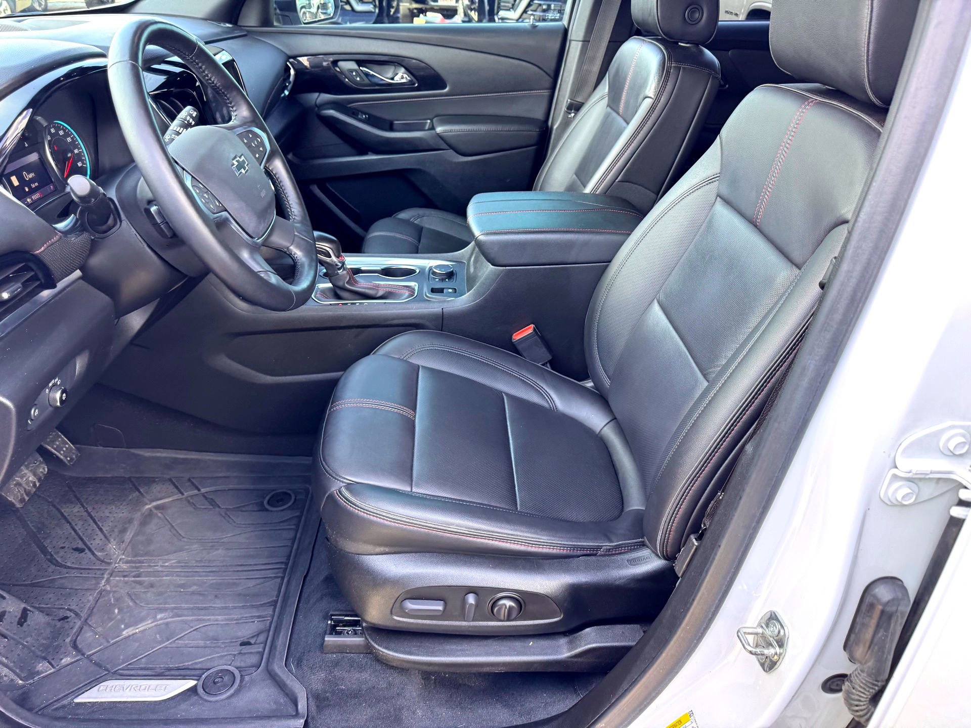 Used 2022 Chevrolet Traverse RS w/ LPO, Floor Liner Package FWD image 12