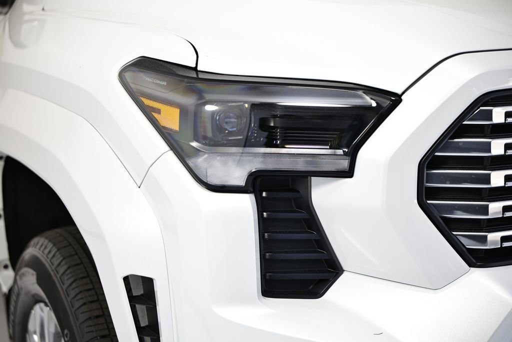 Used 2025 Toyota Tacoma Limited AWD/4WD image 15