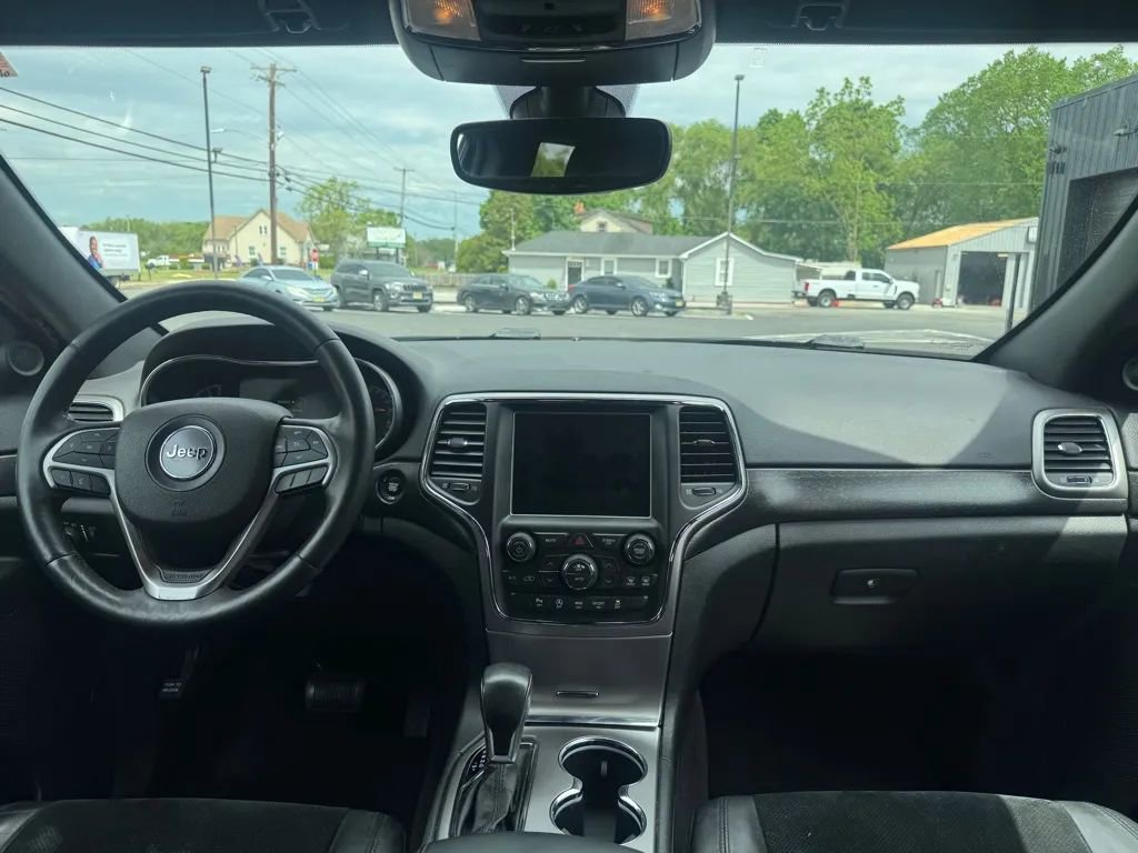 Used 2018 Jeep Grand Cherokee Altitude AWD/4WD image 9