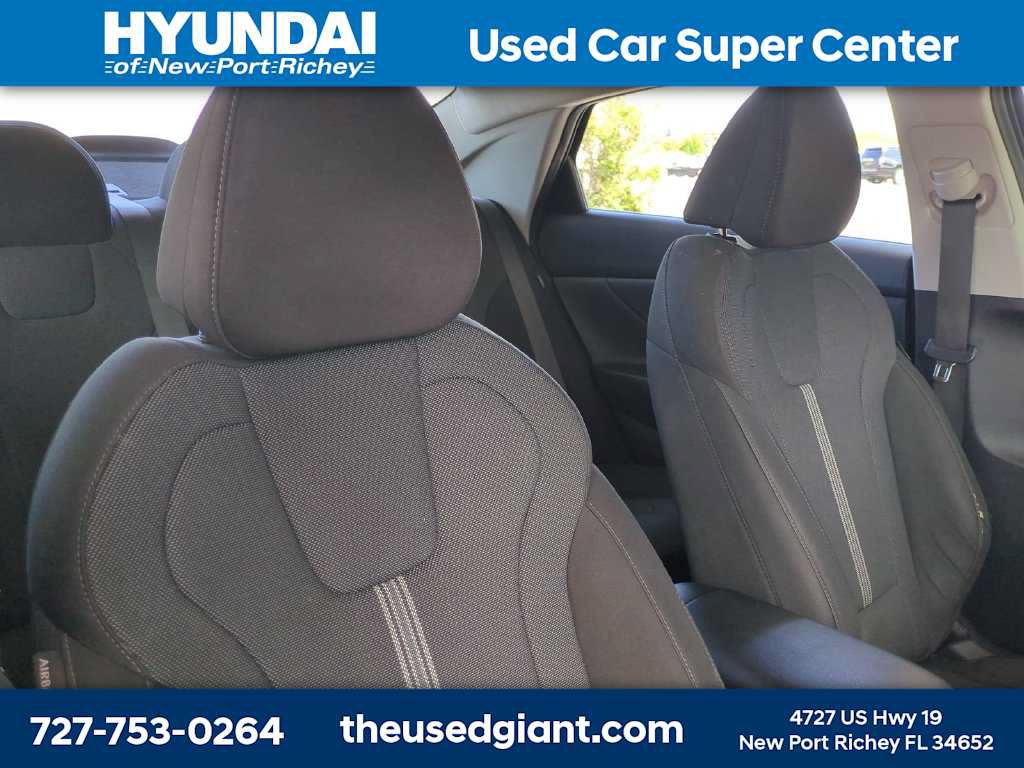 Used 2025 Hyundai Elantra SE FWD image 6