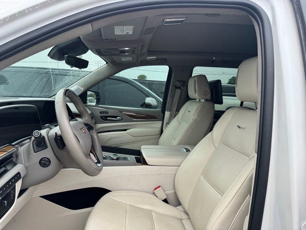 Certified 2024 Cadillac Escalade Premium Luxury Platinum w/ LPO, Floor Liner Package AWD/4WD image 11