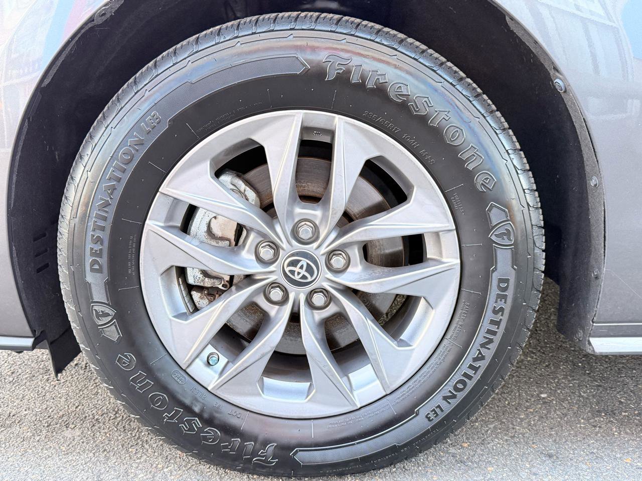 Used 2022 Toyota Sienna XLE image 33