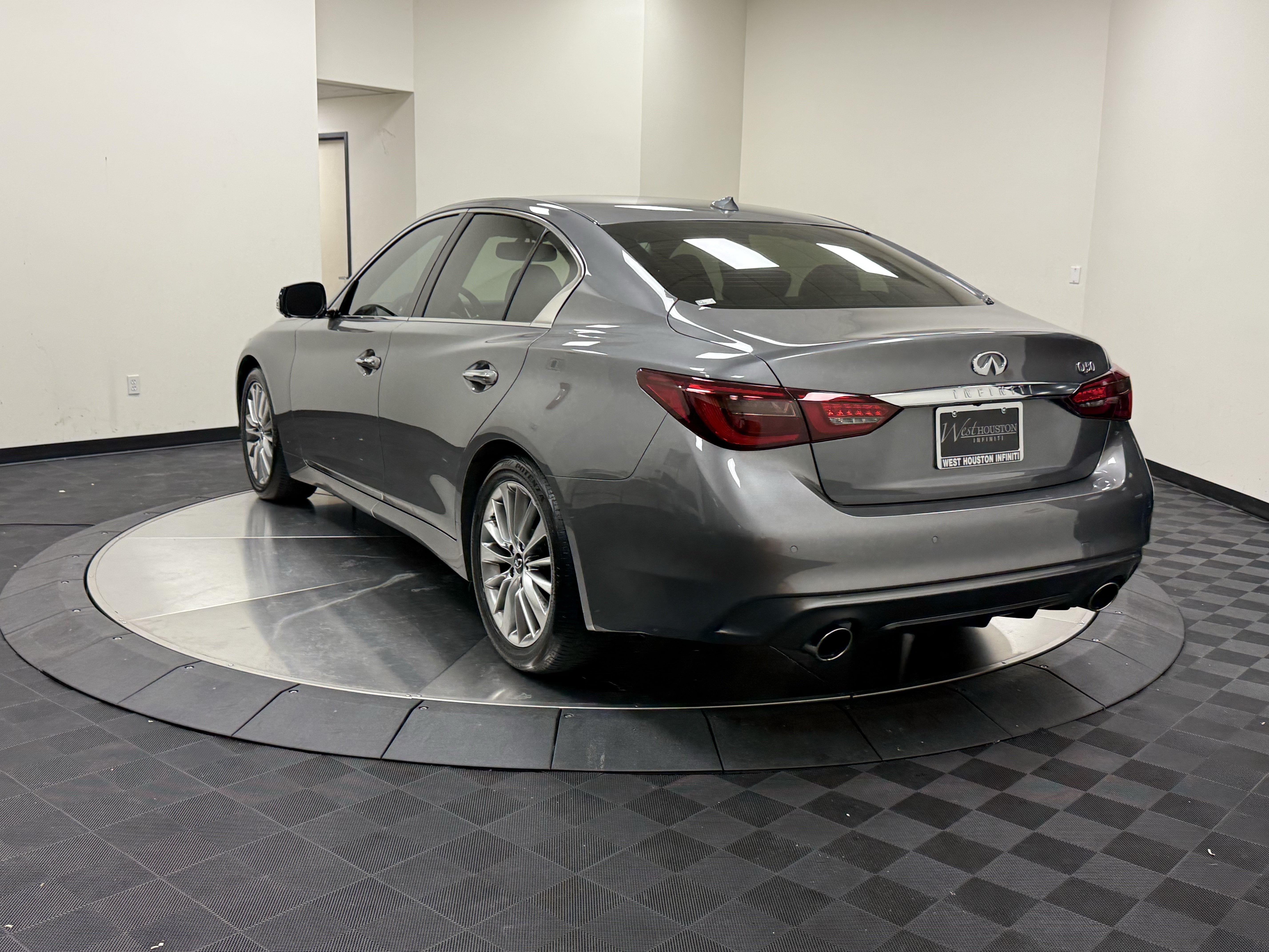Used 2023 INFINITI Q50 Luxe w/ Cargo Package RWD image 5