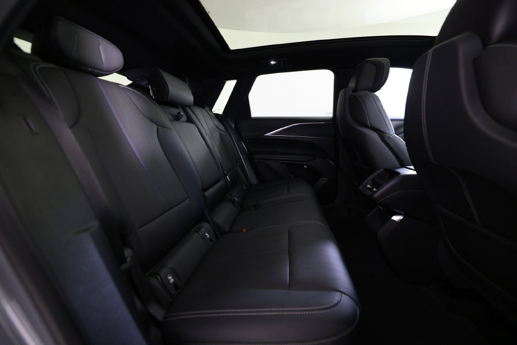 Used 2024 Cadillac Lyriq Luxury RWD image 11