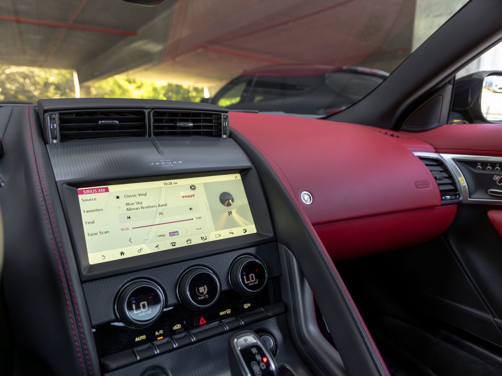 Used 2024 Jaguar F-TYPE R-Dynamic RWD image 39